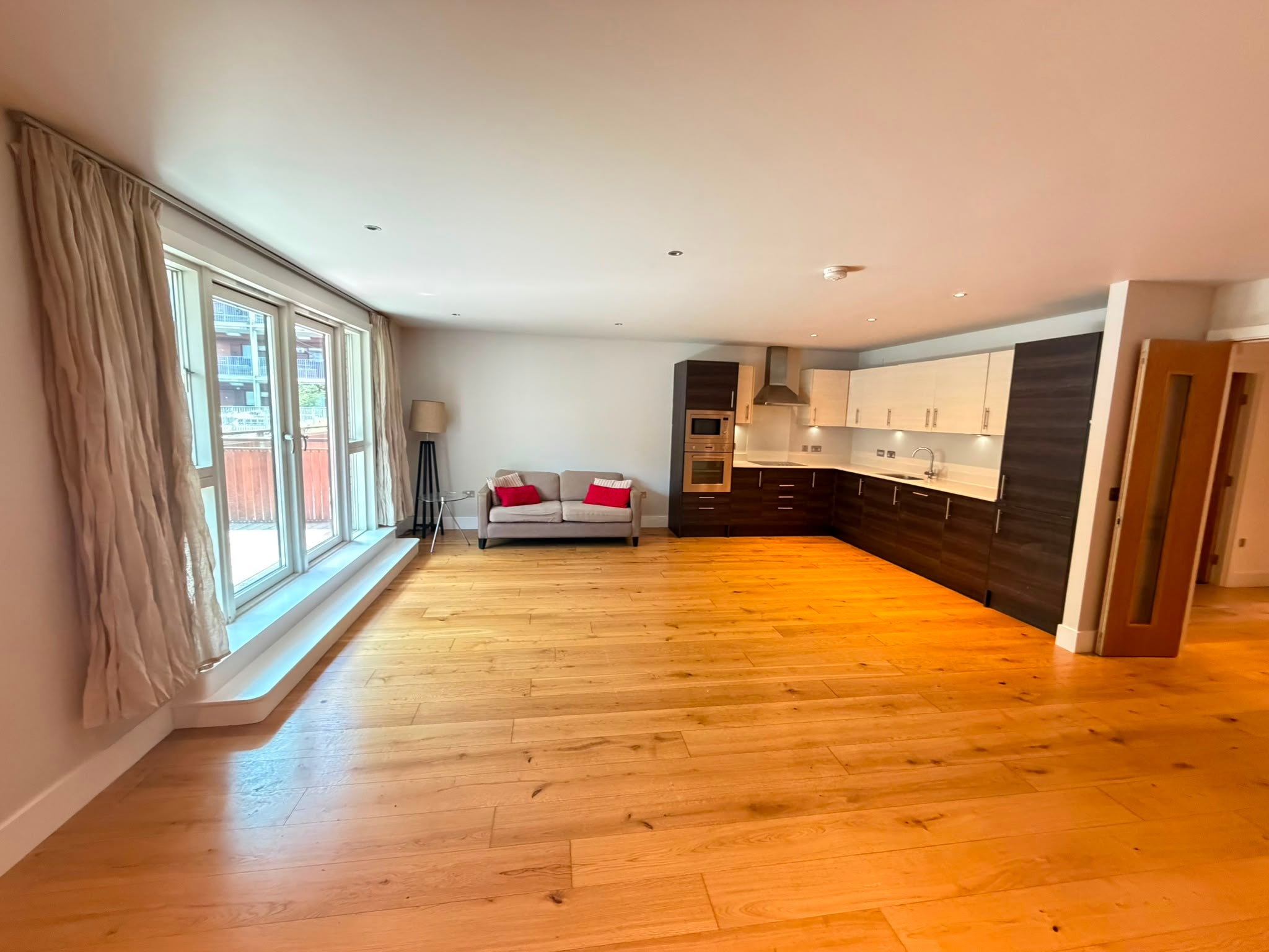 Flat Brandfield Street in City of Edinburgh