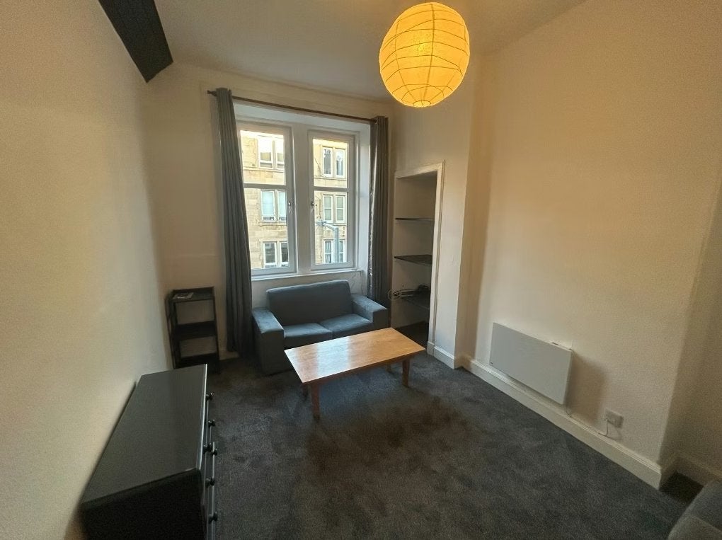Flat Saughton Mains Gardens in City of Edinburgh