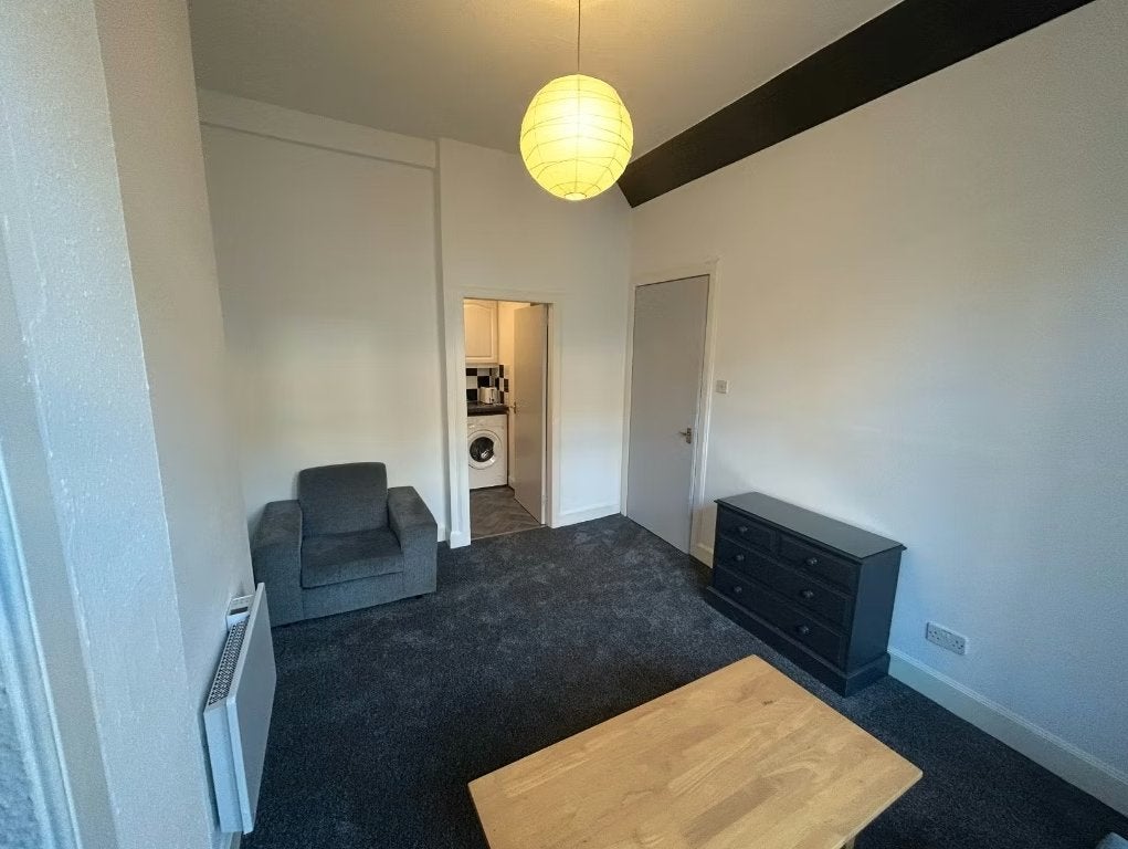 Flat Saughton Mains Gardens in City of Edinburgh