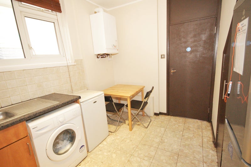 Room Dobson Close in Greater London