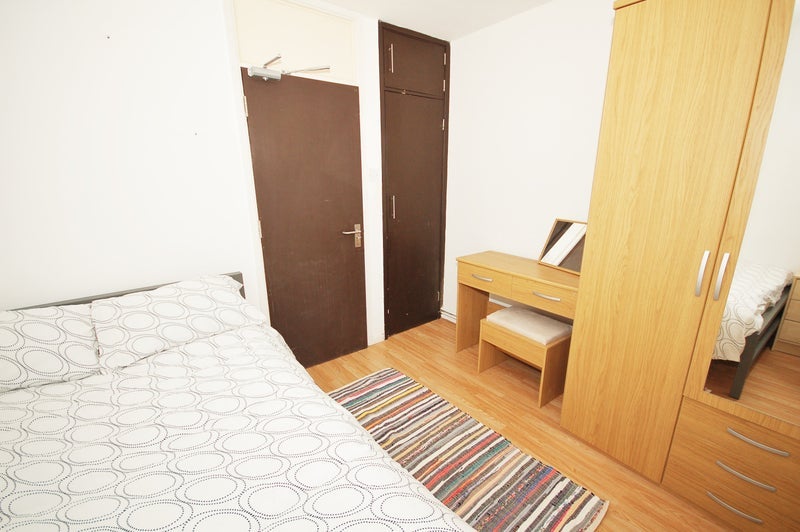 Room Dobson Close in Greater London