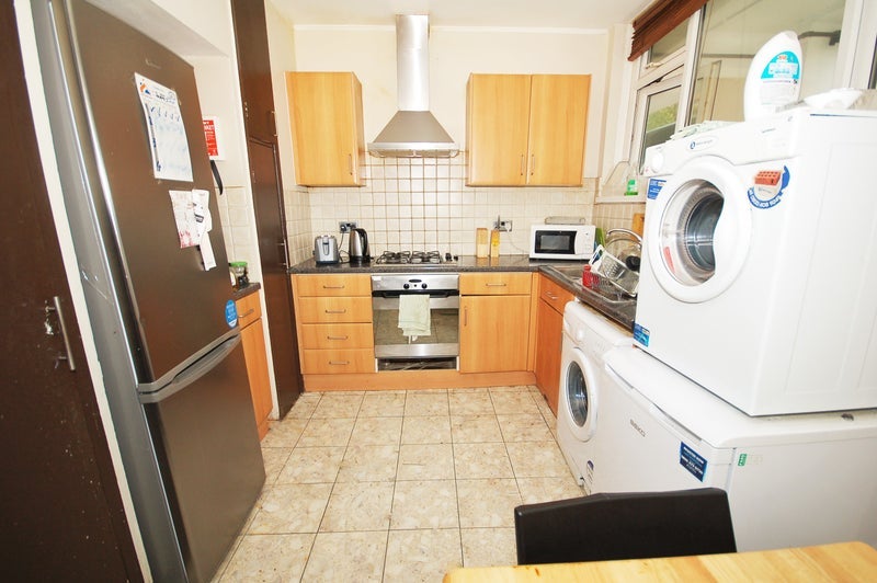 Room Dobson Close in Greater London