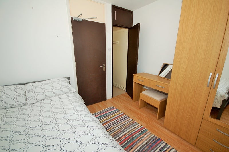 Room Dobson Close in Greater London