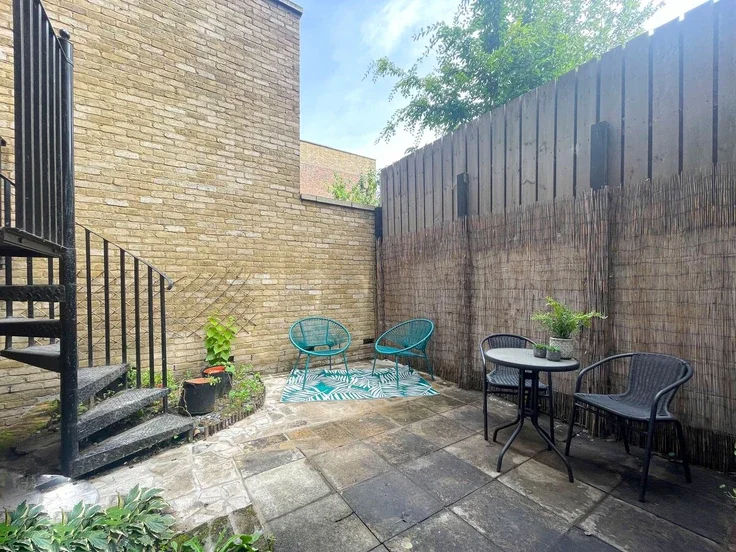 Flat Bartholomew Road in Greater London