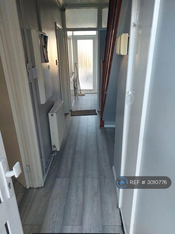 Room Boxgrove Road in Greater London