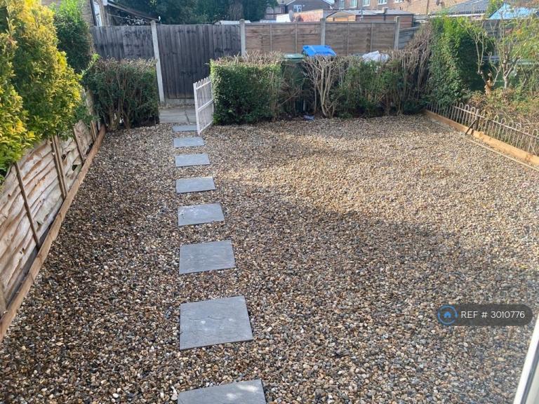 Room Boxgrove Road in Greater London