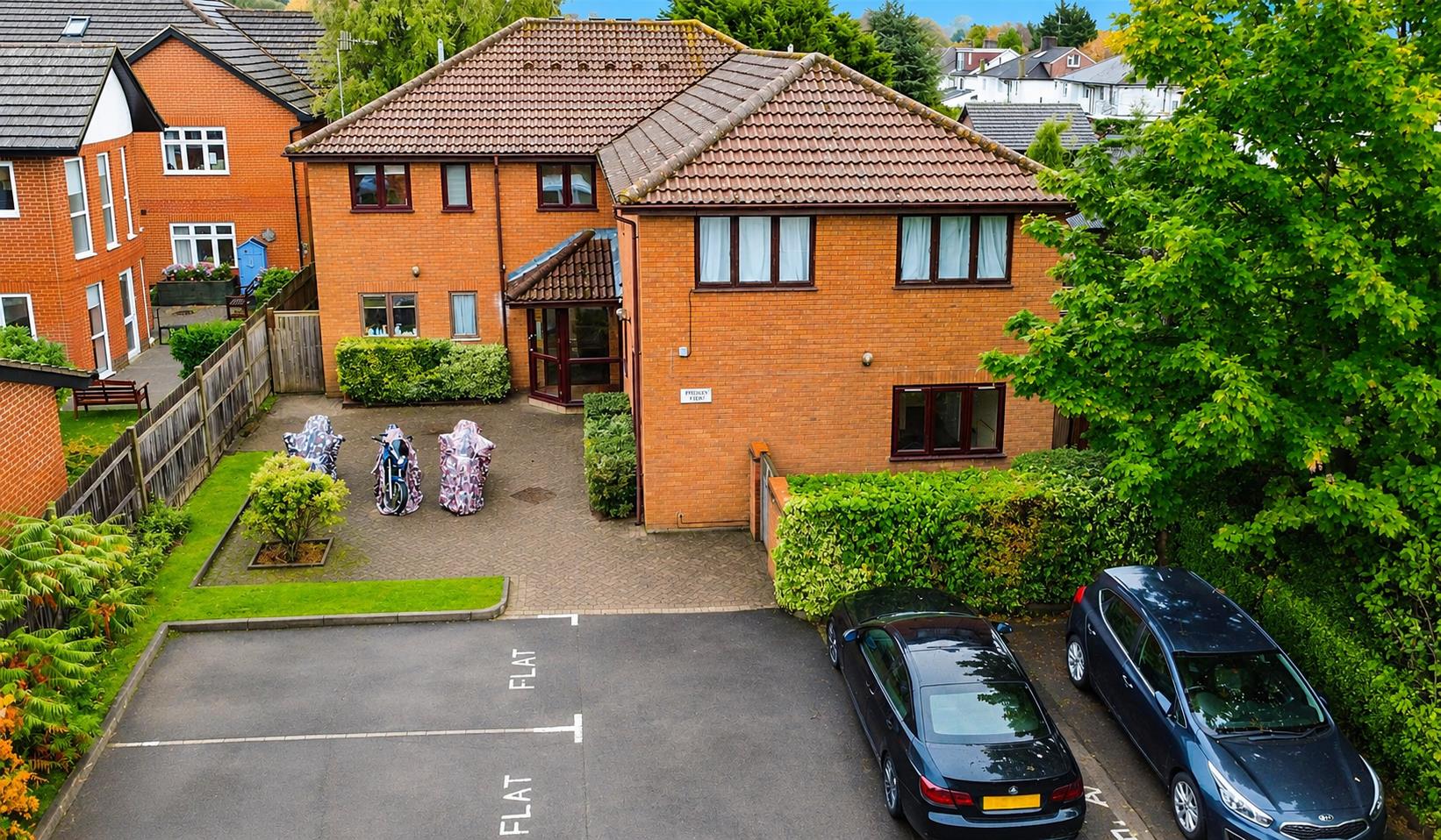 Flat Great Road in Dacorum