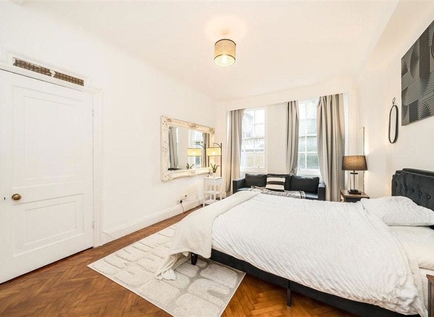 Flat Queensway in City of Westminster