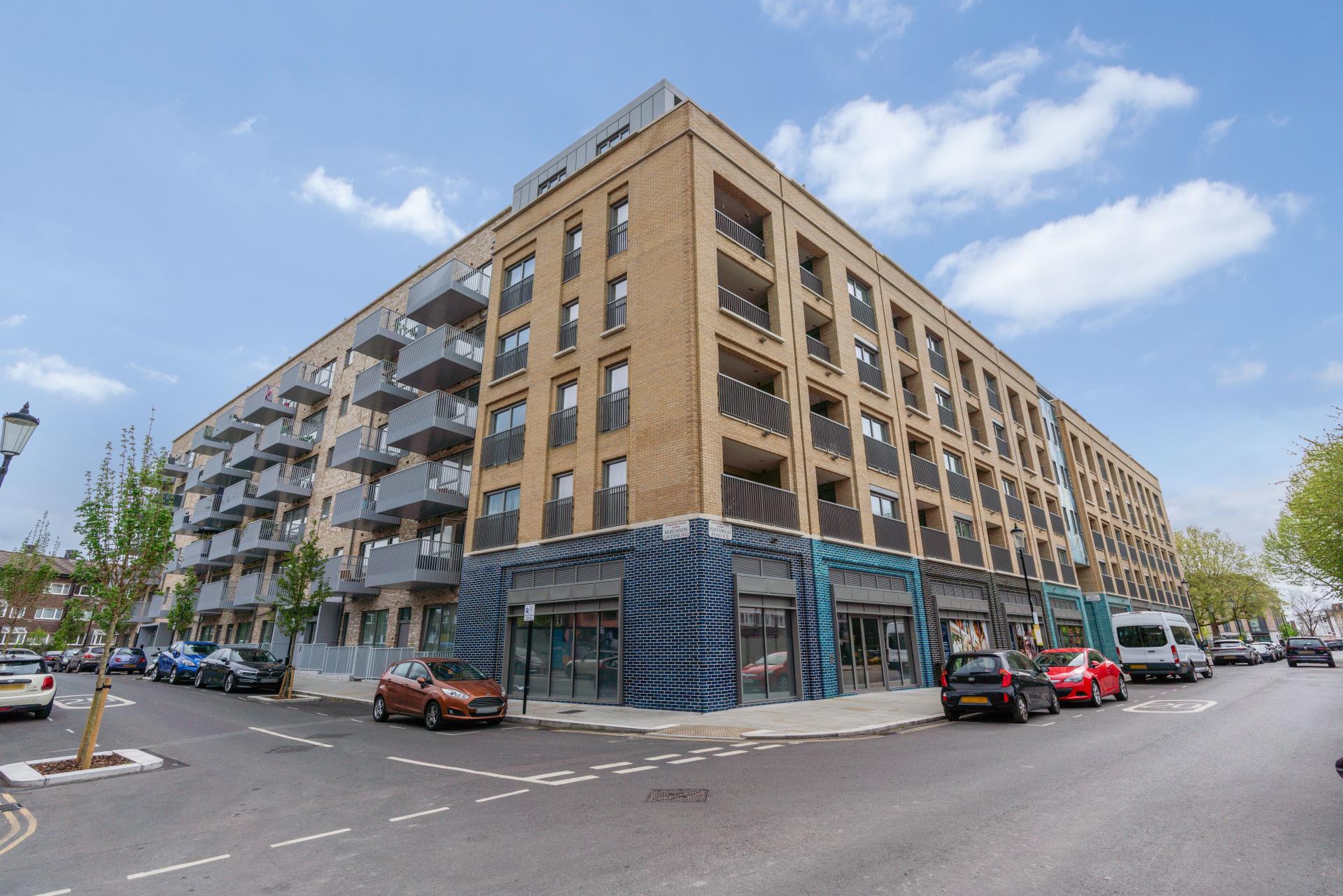 Flat Wornington Road in Greater London