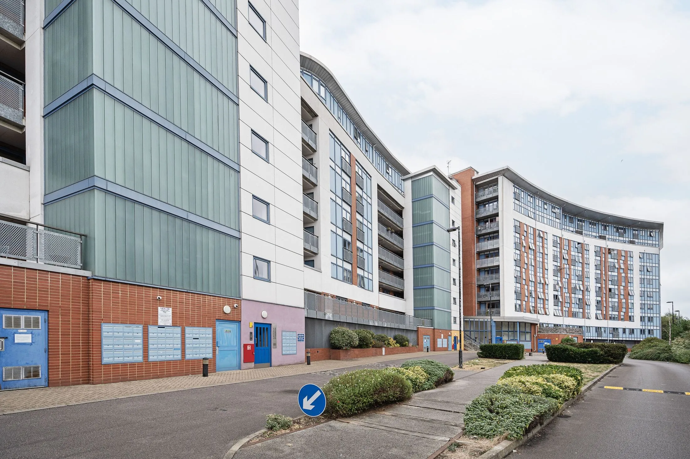 Flat Meath Crescent in Greater London