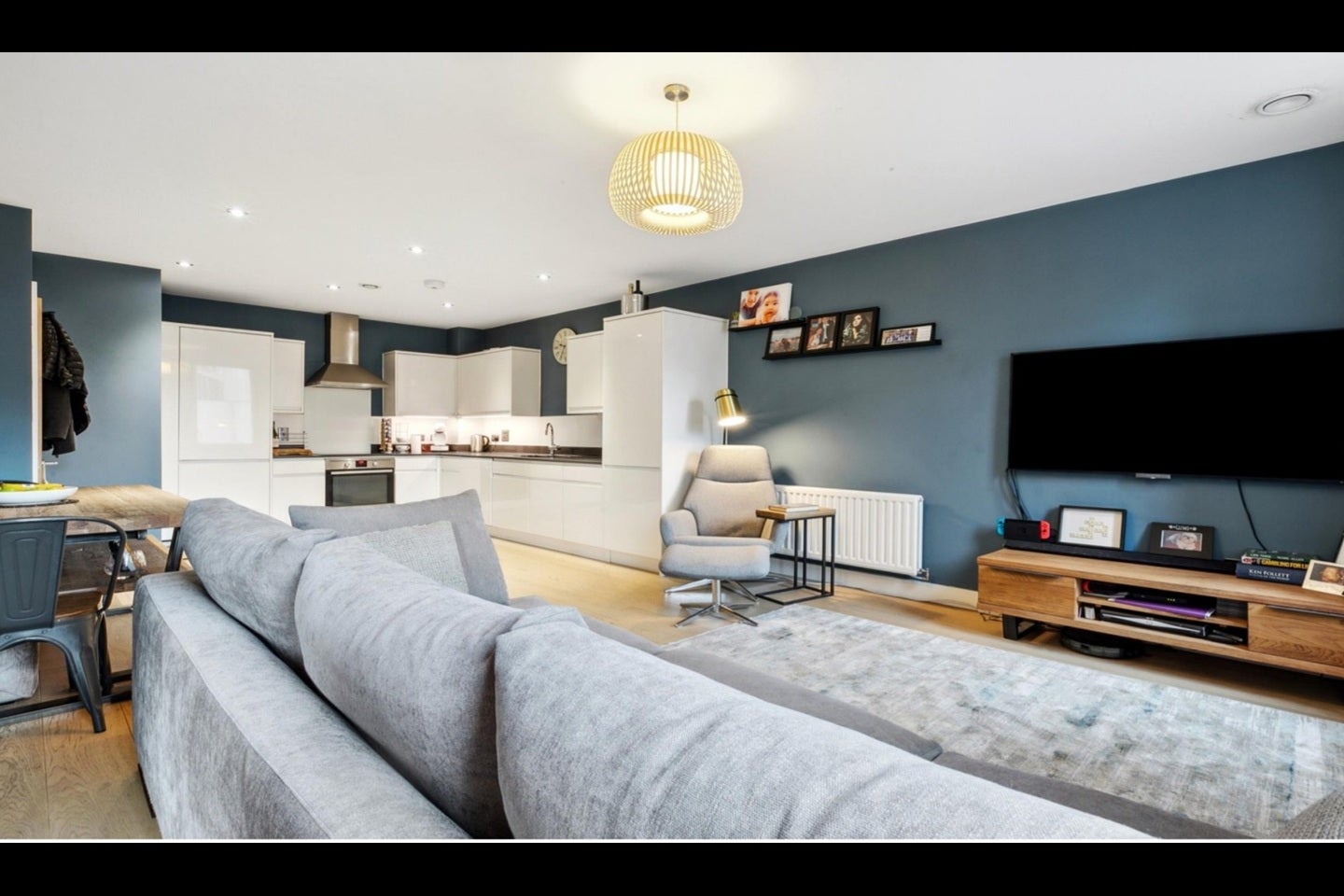 Flat Wandsworth High Street in Greater London