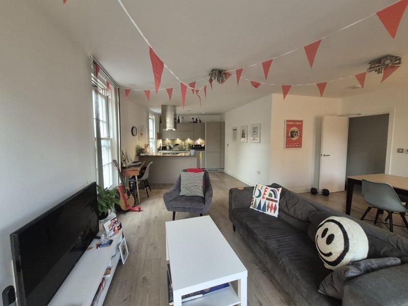 Room The Pavilions Way in Greater London