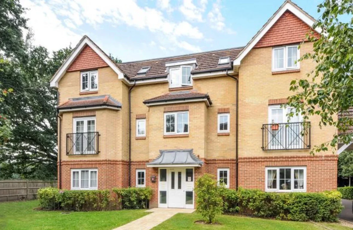Flat St Dominic Close in Rushmoor