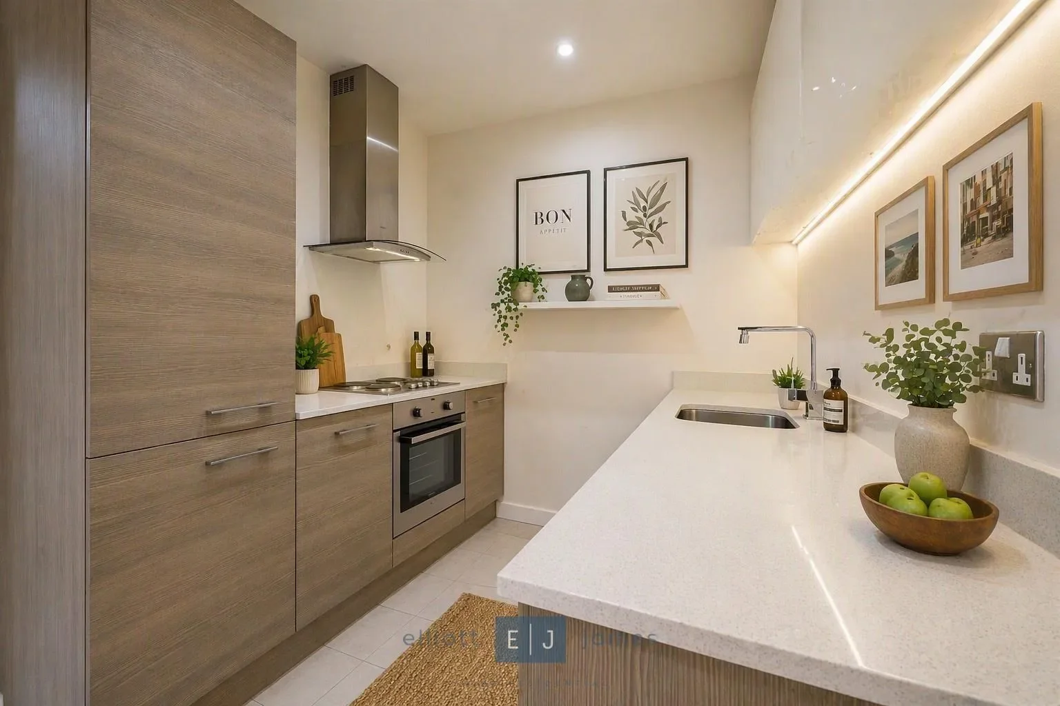Flat Charteris Road in Greater London