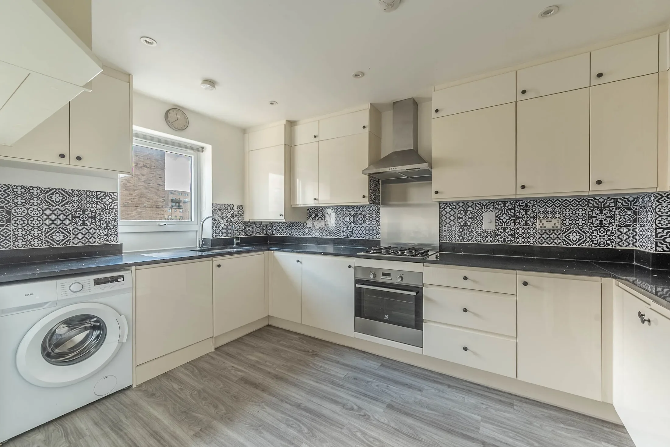 House Rowell Drive in Greater London