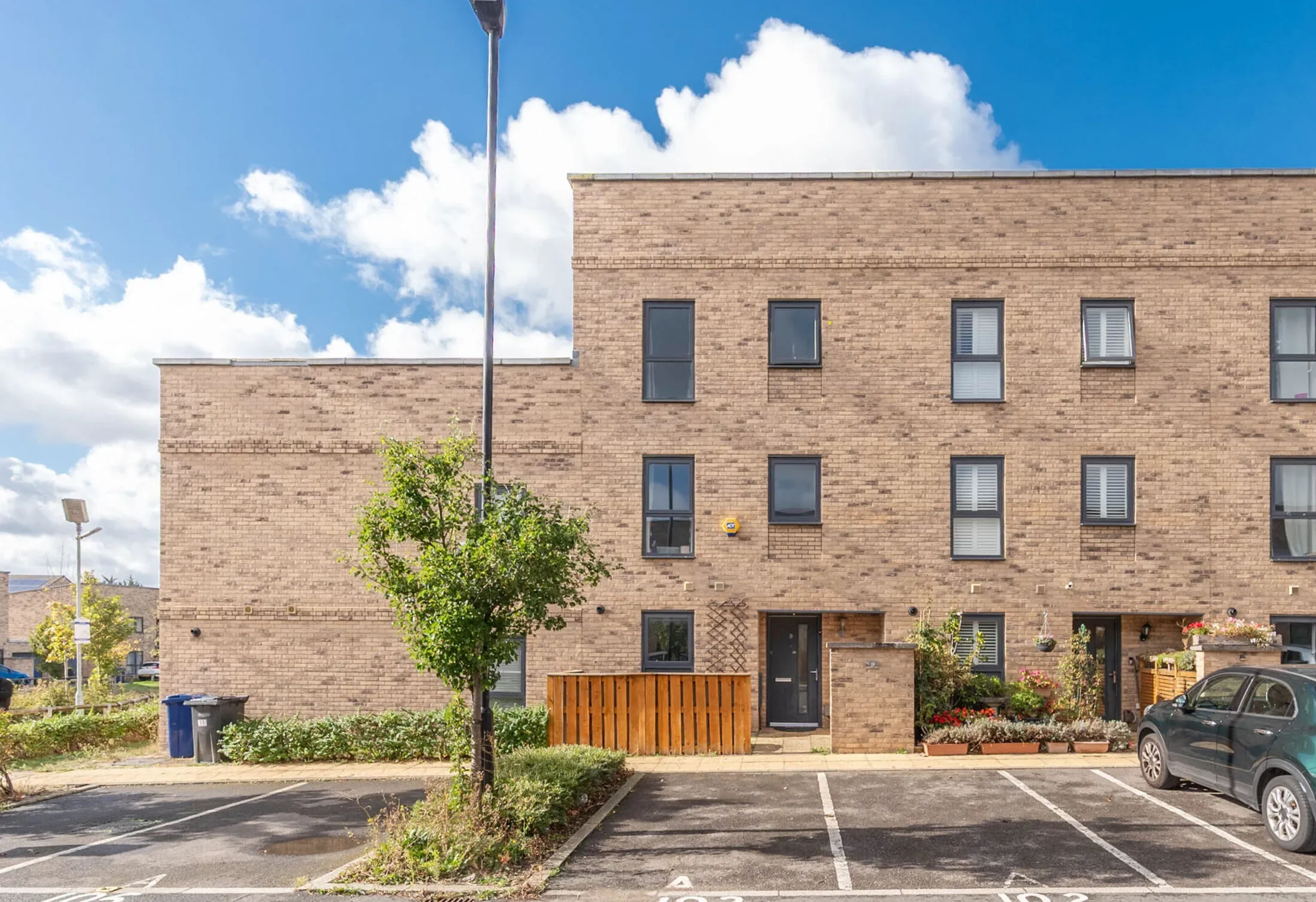 House Rowell Drive in Greater London