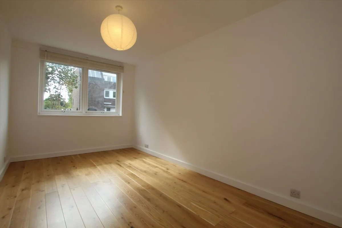Flat Justin Close in Greater London
