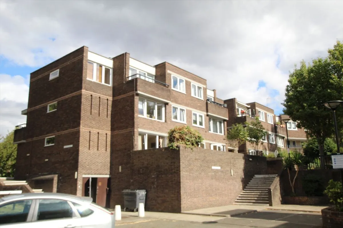 Flat Justin Close in Greater London