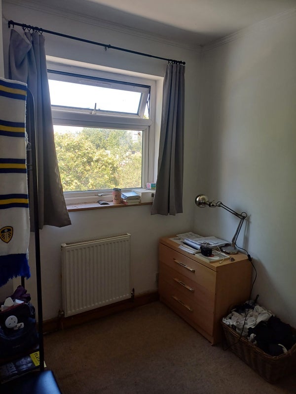Room Warner Road in Greater London