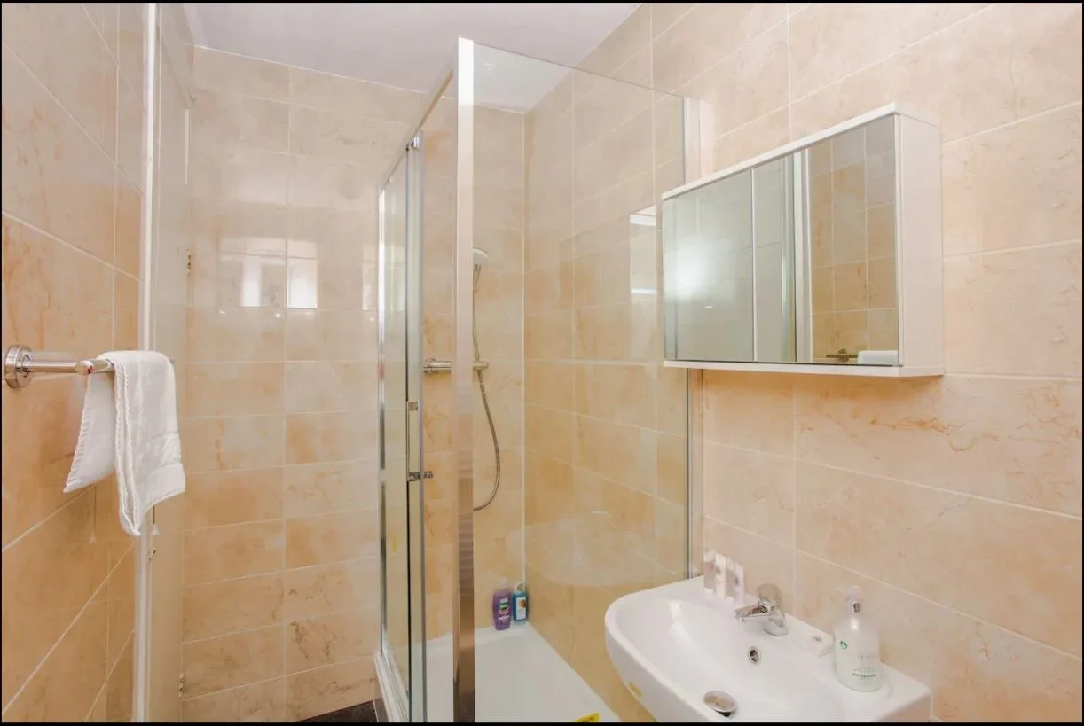 Flat Mackenzie Close in Greater London