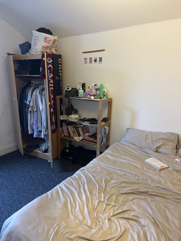 Room Mitcham Lane in Greater London