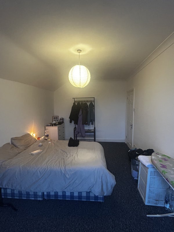 Room Mitcham Lane in Greater London
