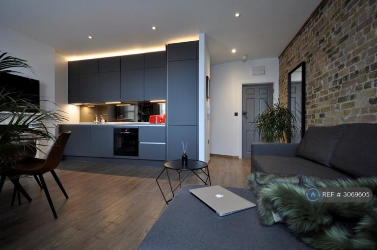 Flat Winsor Terrace in Greater London