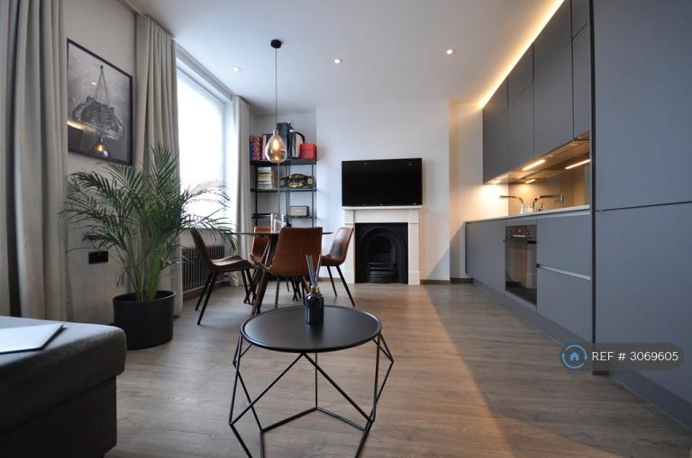 Flat Winsor Terrace in Greater London