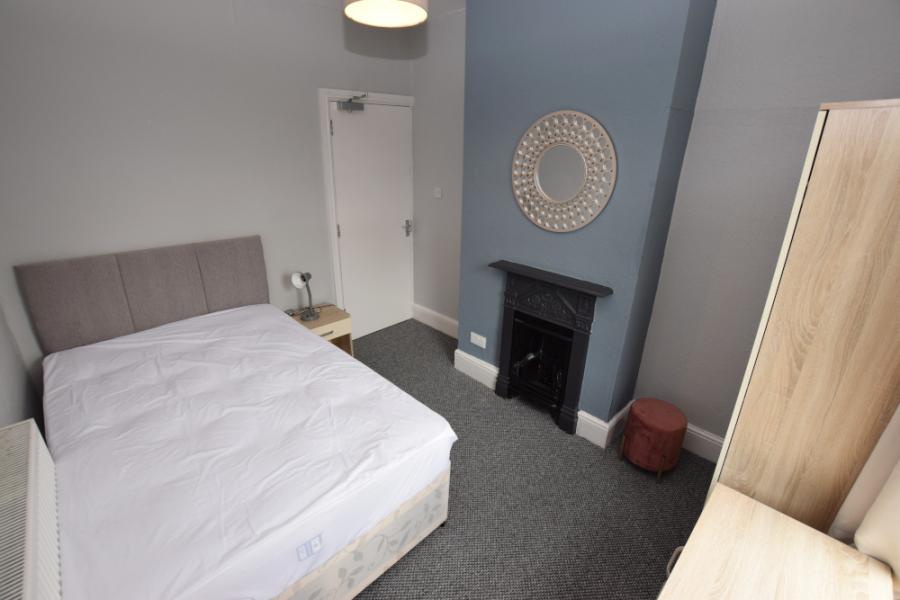 Room Adams Avenue in Northampton