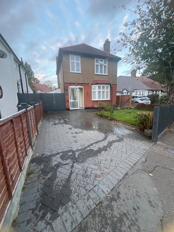 House Lampton Avenue in Greater London