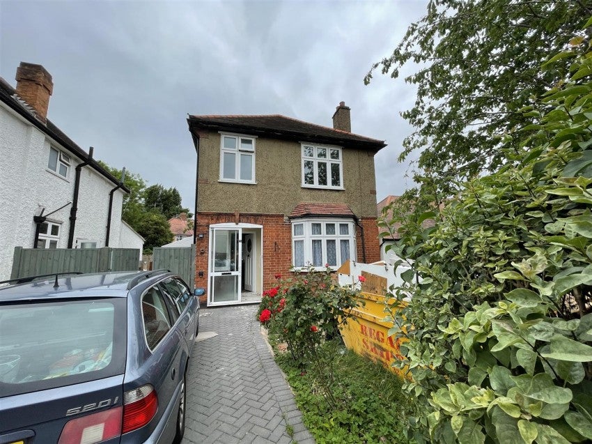 House Lampton Avenue in Greater London