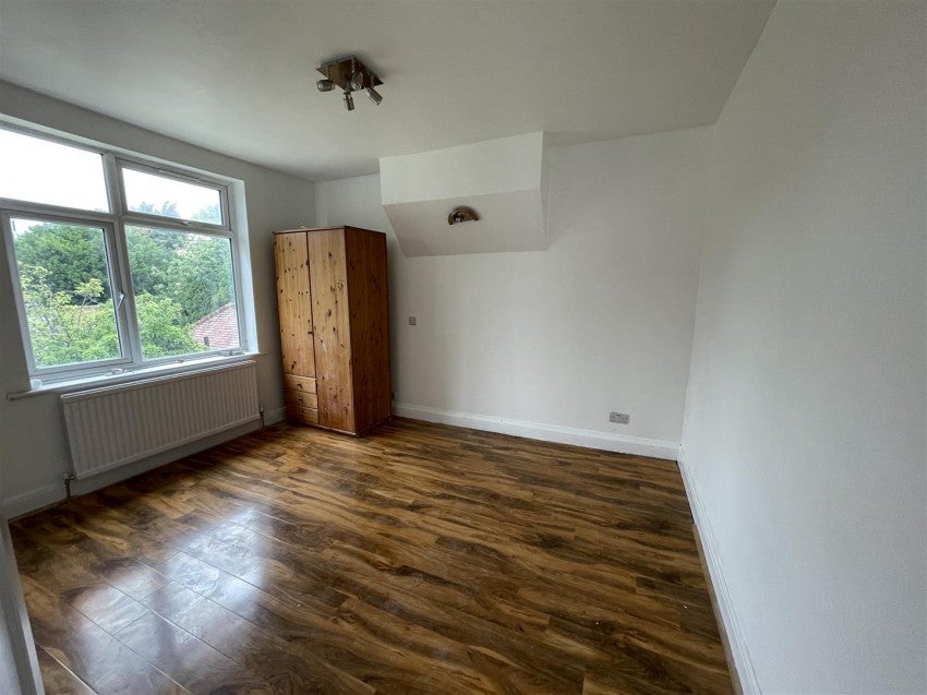 House Lampton Avenue in Greater London