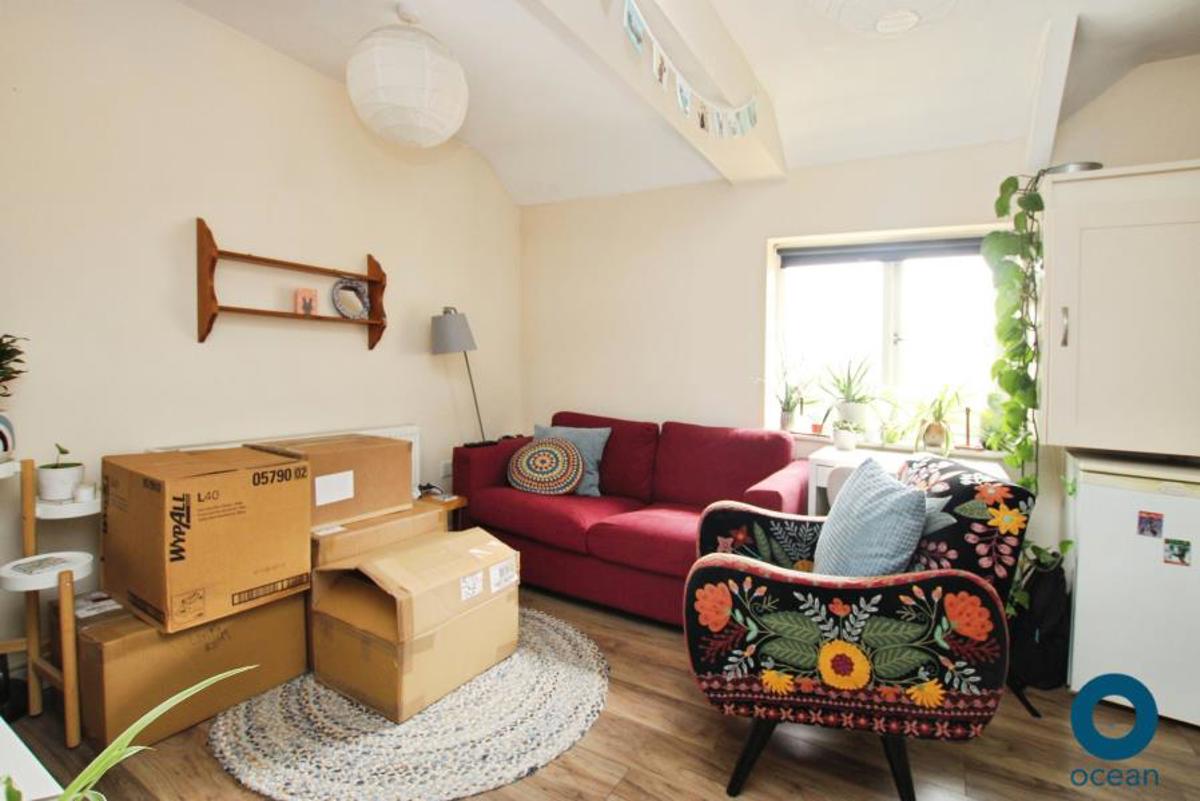 Flat Ilminster Avenue in Bristol