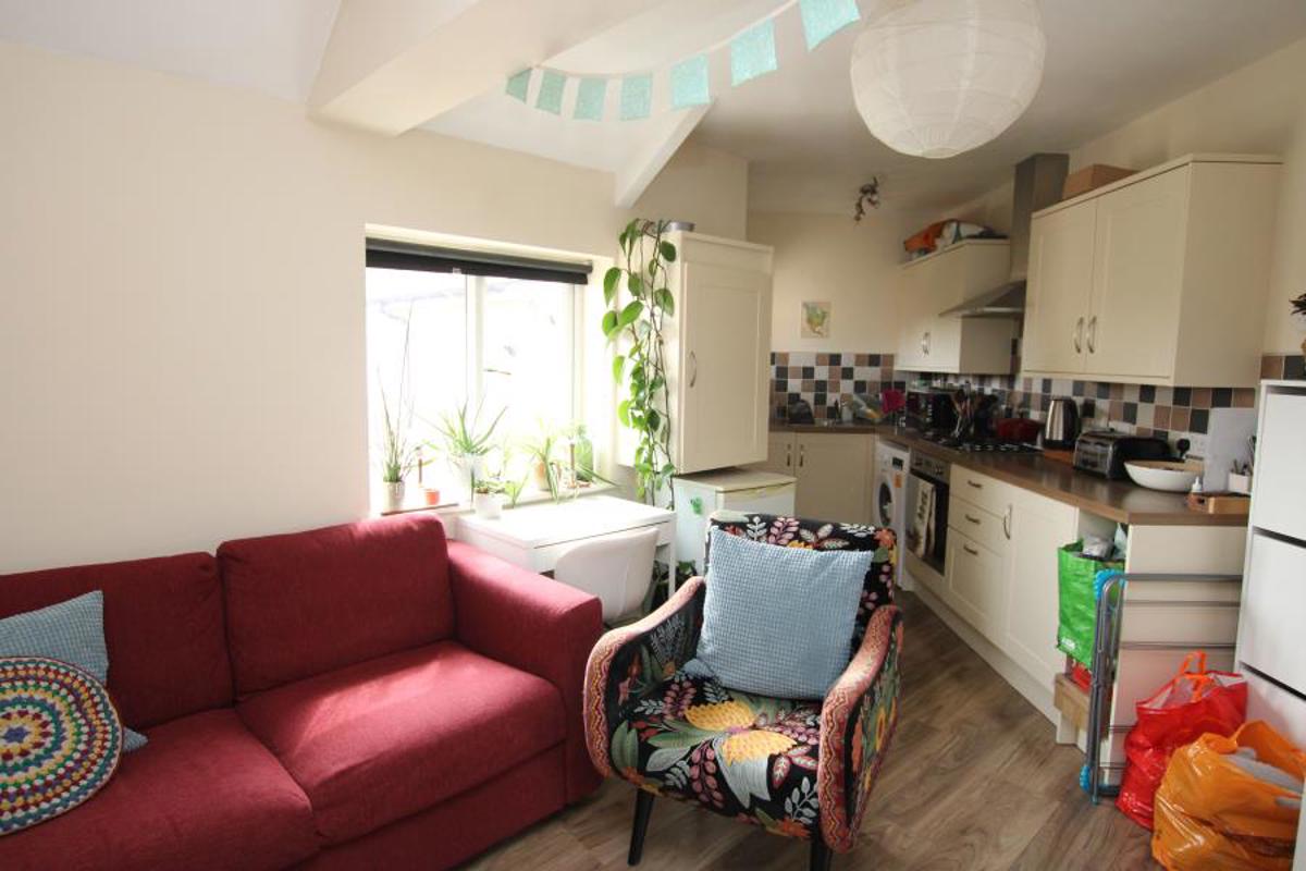 Flat Ilminster Avenue in Bristol