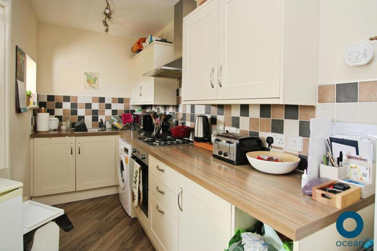 Flat Ilminster Avenue in Bristol