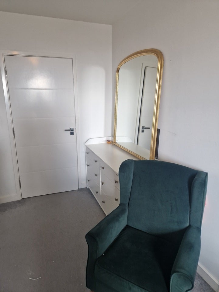Room Lakeside Drive in Greater London
