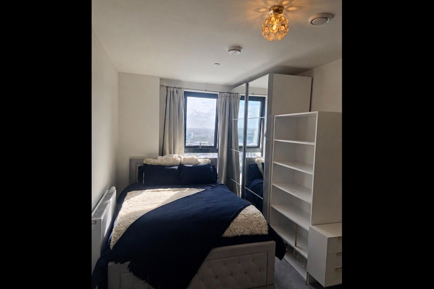 Room Lakeside Drive in Greater London