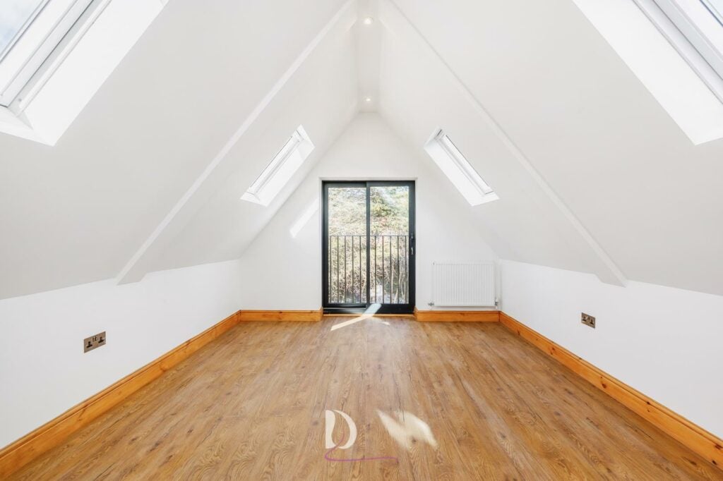 Flat Madeley Road in Greater London
