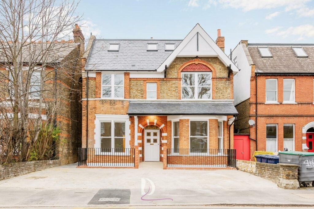 Flat Madeley Road in Greater London