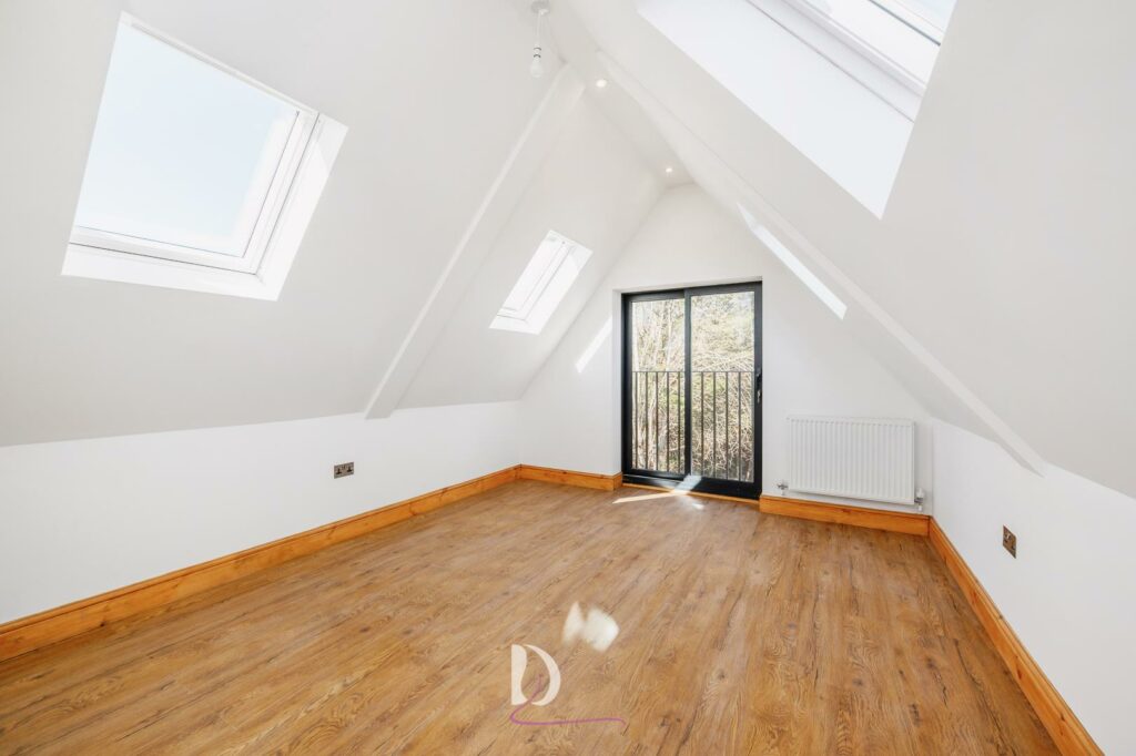 Flat Madeley Road in Greater London