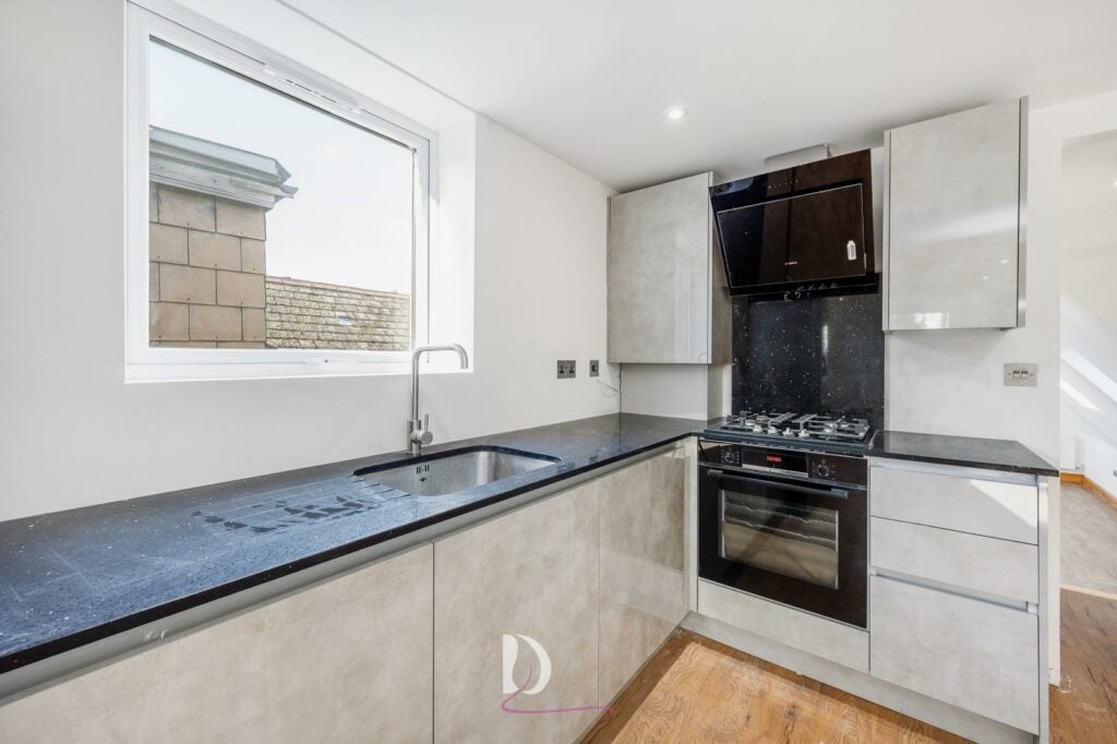 Flat Madeley Road in Greater London