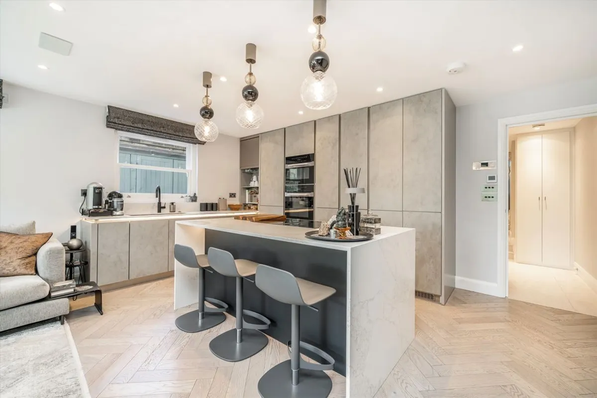 Flat Hamilton Road in Greater London