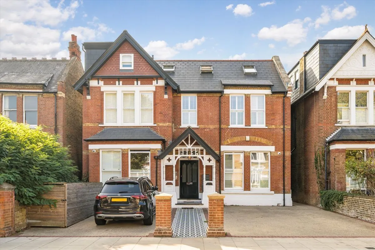Flat Hamilton Road in Greater London
