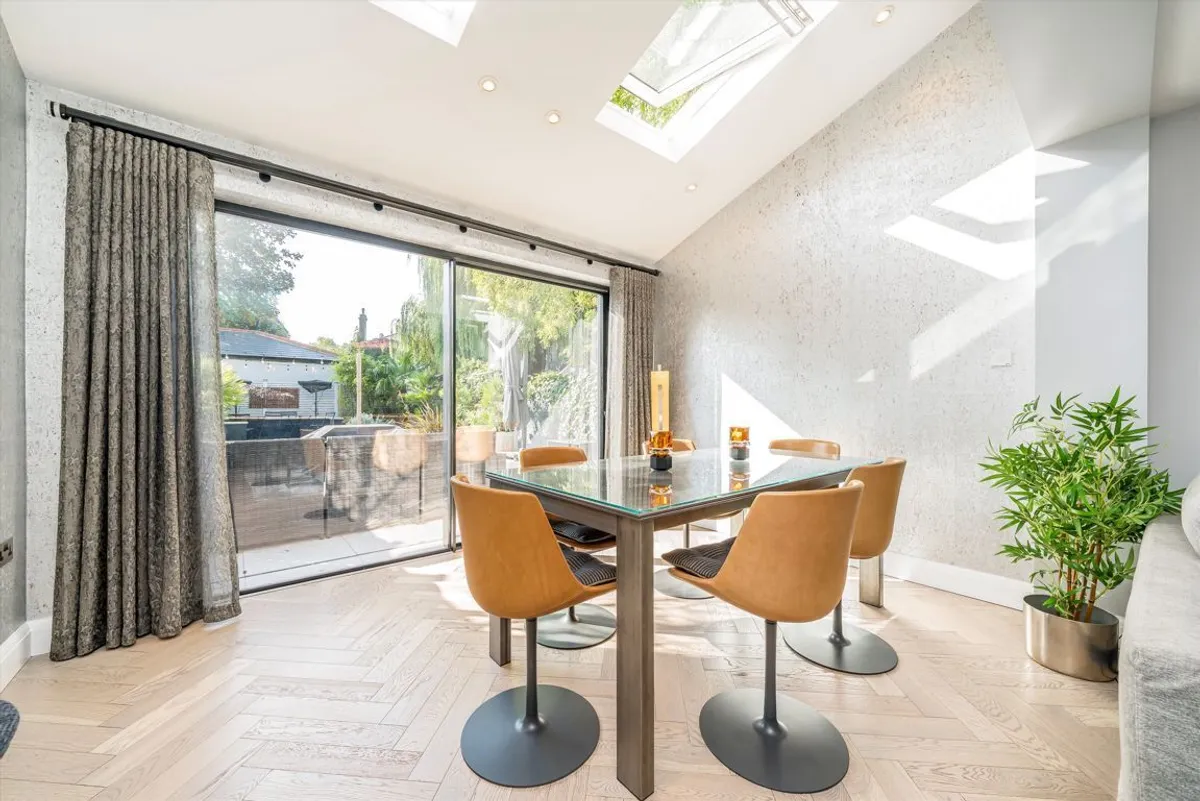 Flat Hamilton Road in Greater London