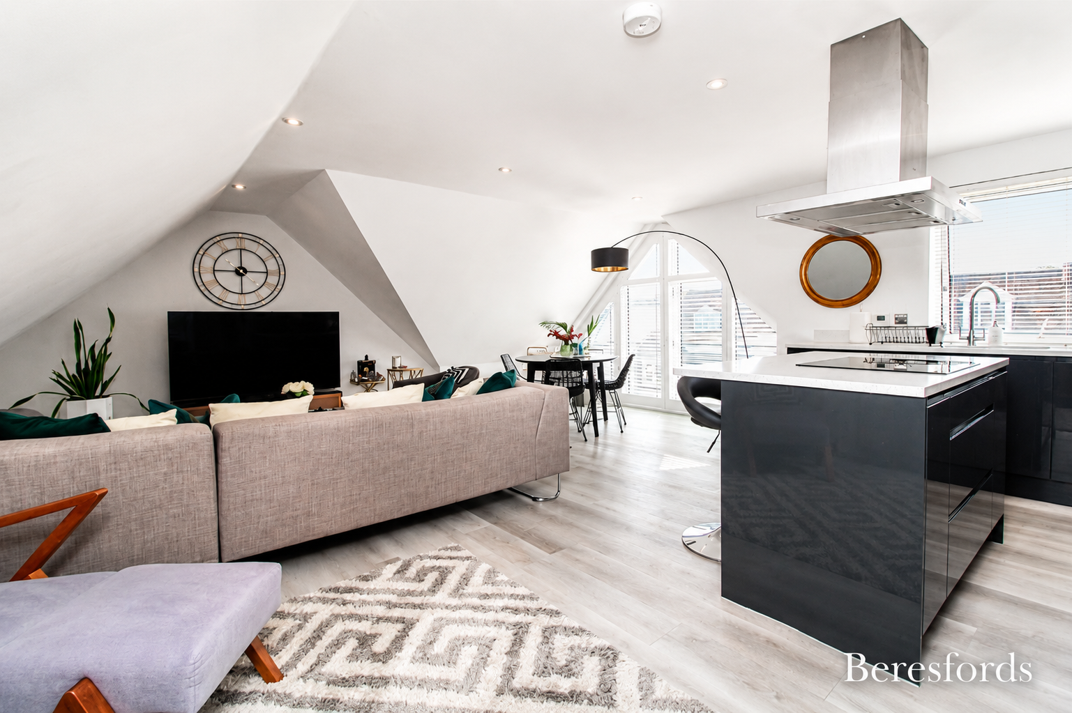 Flat Crossways in Brentwood