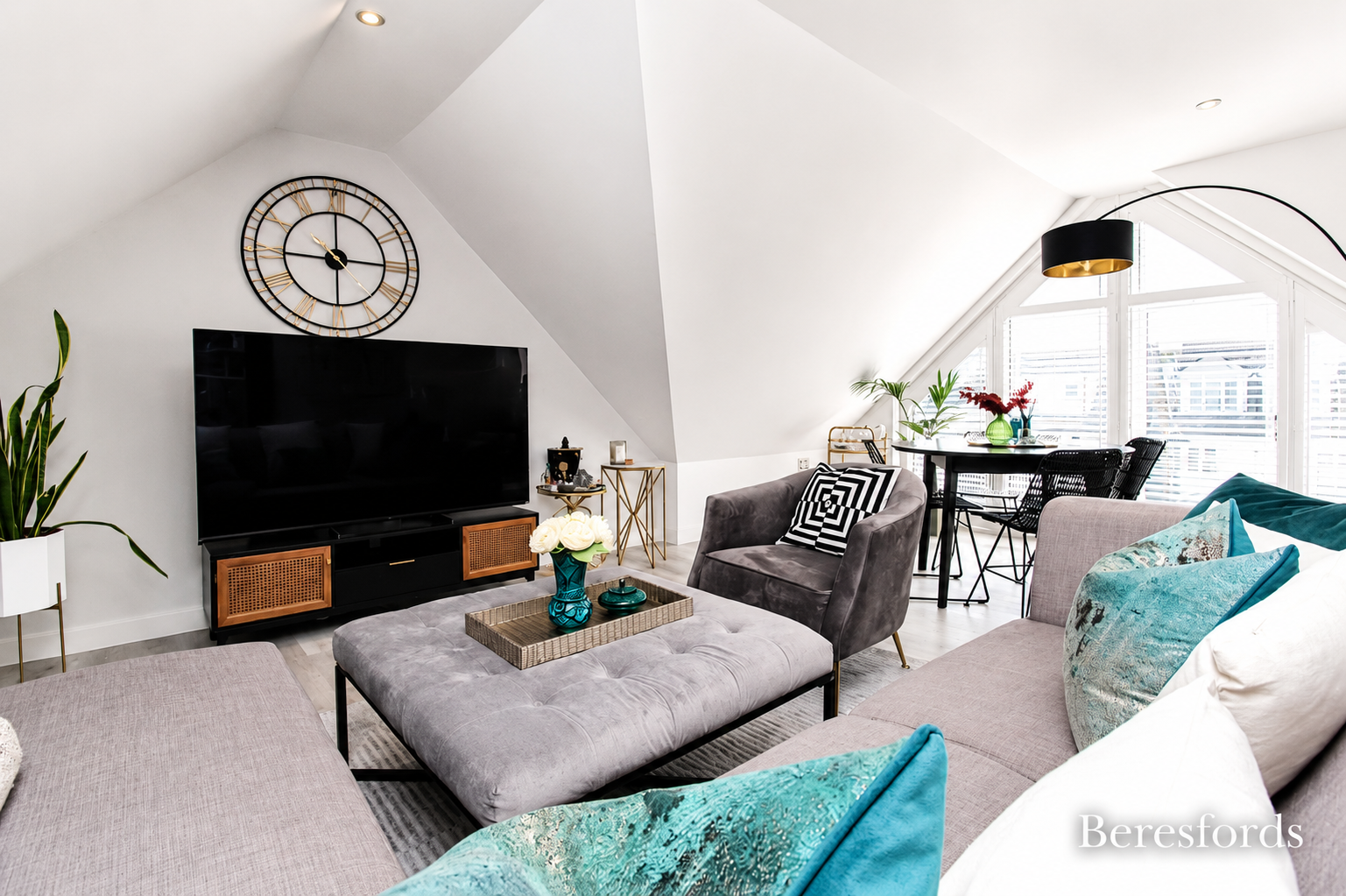 Flat Crossways in Brentwood