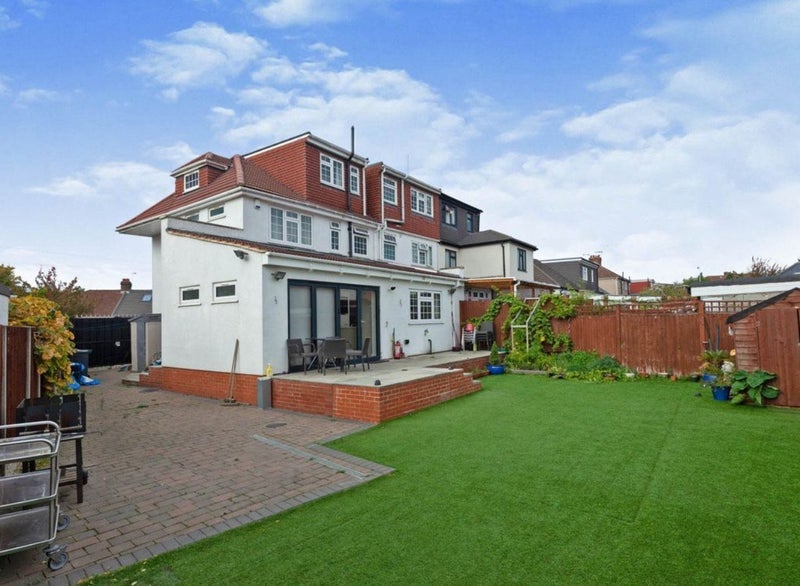 House Ashley Avenue in Greater London