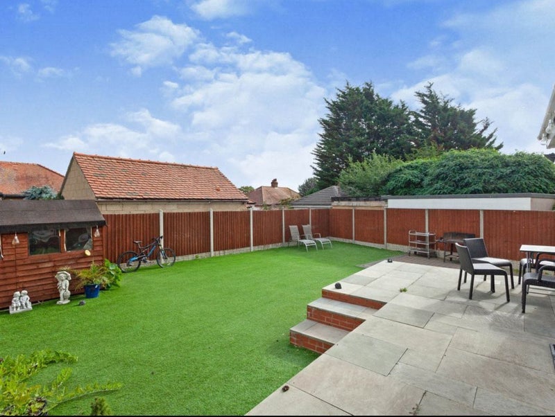 House Ashley Avenue in Greater London