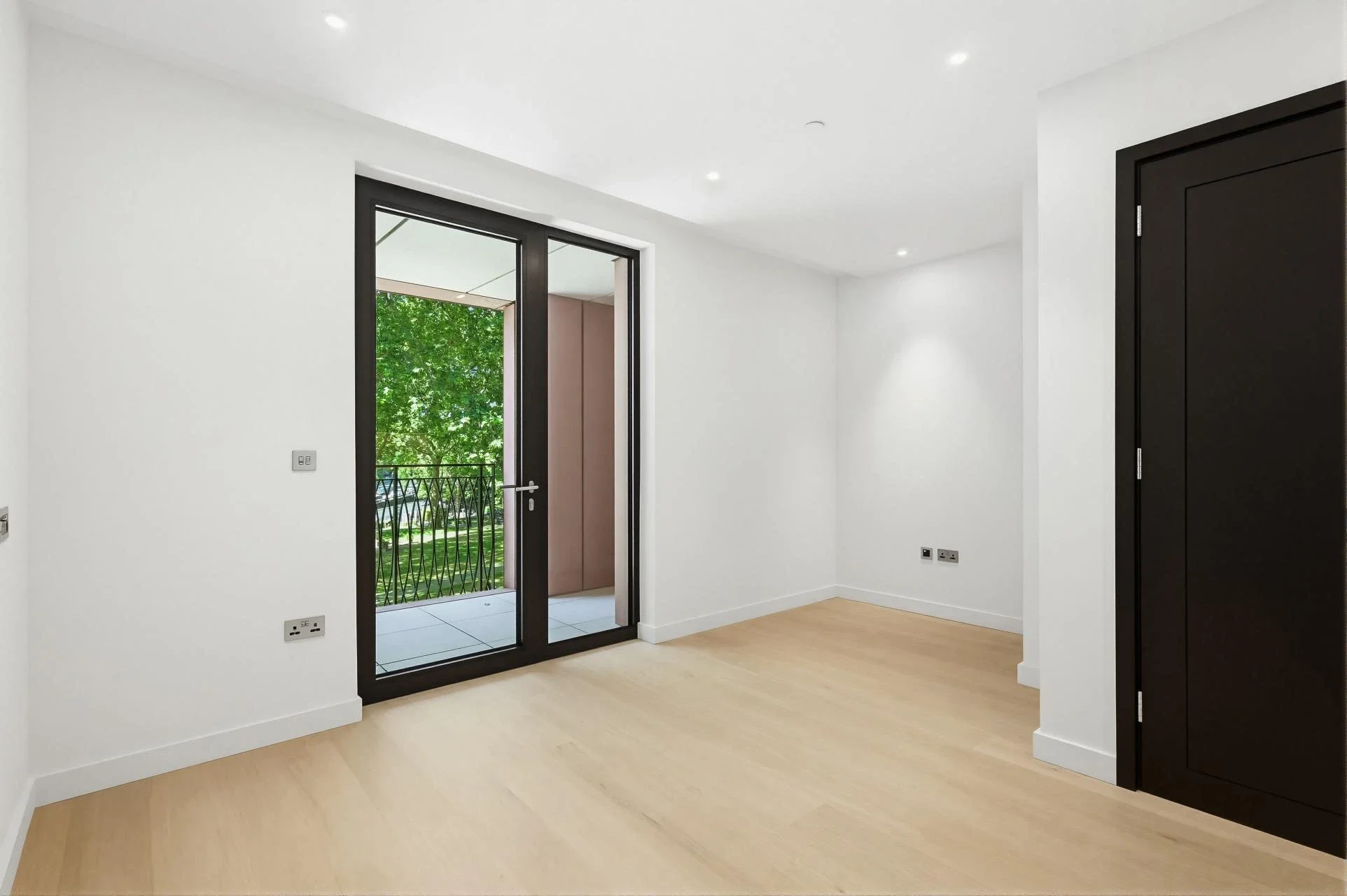 Flat Harrow Road in City of Westminster