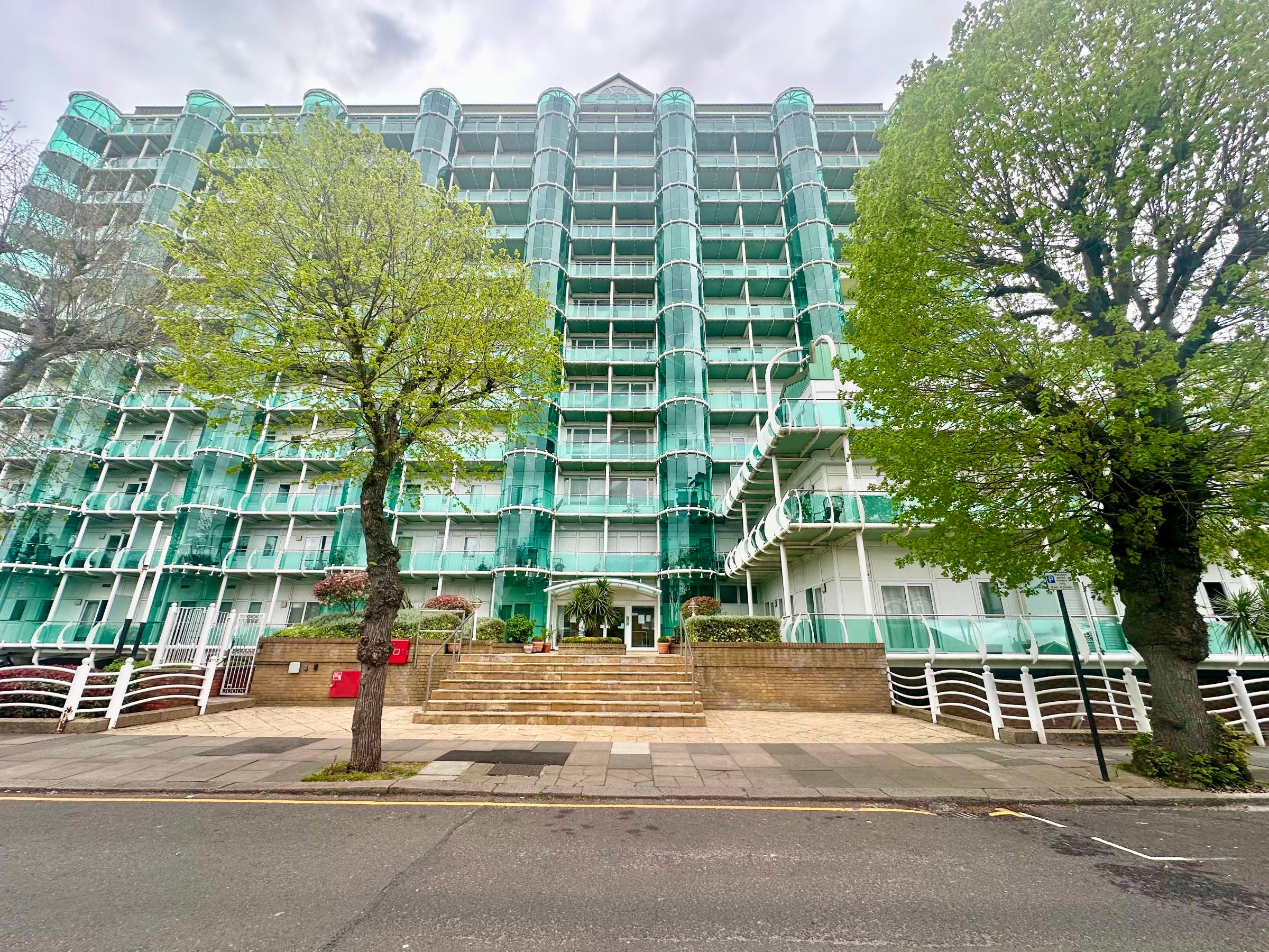 Flat Sydney Road in London